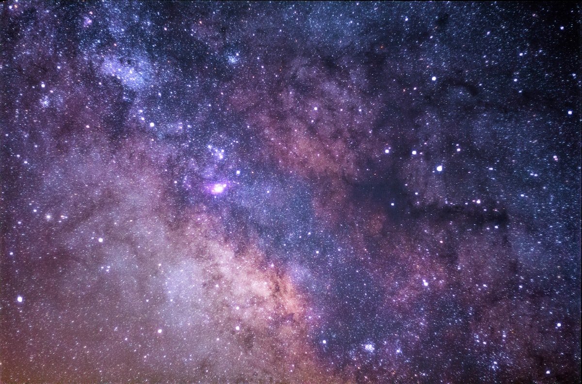 Deep field view of distant galaxies